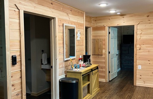 Harrisonville Cabina | WATERFRONT CABIN PRIVATE BEACH HOT TUB FIRE RING FISH HIKE KAYAK