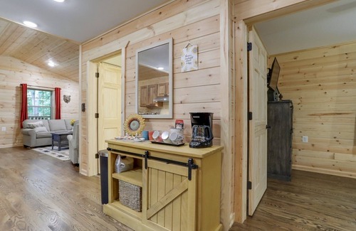 Harrisonville Cabina | WATERFRONT CABIN PRIVATE BEACH HOT TUB FIRE RING FISH HIKE KAYAK