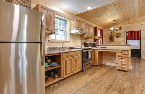 Harrisonville Cabina | WATERFRONT CABIN PRIVATE BEACH HOT TUB FIRE RING FISH HIKE KAYAK