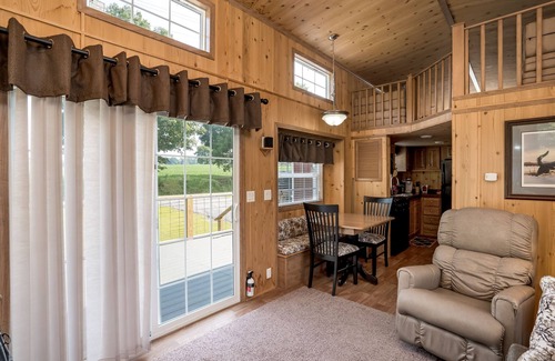Cadiz Cabina | Waterfront Cabin at Prizer Point Includes Camper Parking