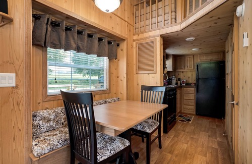 Cadiz Cabina | Waterfront Cabin at Prizer Point Includes Camper Parking