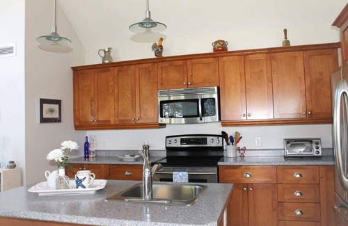 Hancock Point Casa | Waterfront, cabin, fire pit, romantic, hiking, heat/AC, Couples Cove Cottage