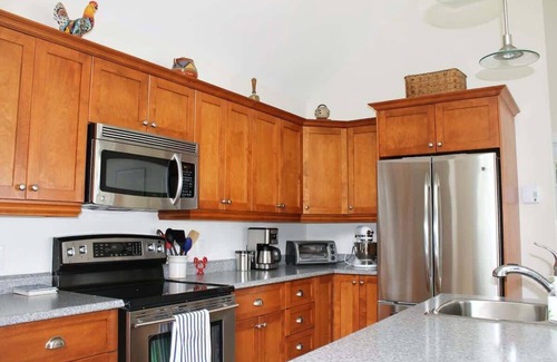 Hancock Point Casa | Waterfront, cabin, fire pit, romantic, hiking, heat/AC, Couples Cove Cottage
