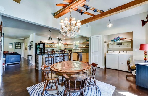 Marble Falls Casa | Sin despertador LÍNEA DE ENSENADA Inicio, Patio cercado, Se aceptan mascotas, lago LBJ! Pescados y nade!