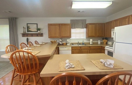 Dadeville Cabina | Waterfront cabin on Lake Martin near restaurants, golf and, AU football