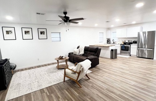 Northside Cabina | Waterfront cabin Retreat! Centrally Located