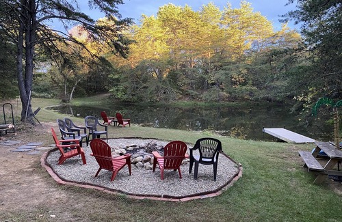 Carbon Hill Cabina | Waterfront Cabin Retreat