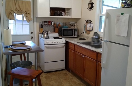 Barnardsville Cabina | Waterfront cabin with mountain views; 26 minutes to downtown Asheville.