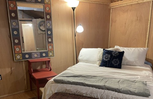 Hollywood Cabina | Waterfront Cabin!