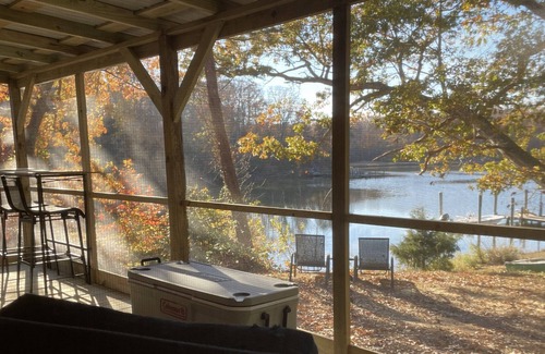 Hollywood Cabina | Waterfront Cabin!