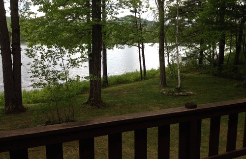 Conway Chalet De Esquí | Waterfront Chalet con playa privada en las Montañas Blancas de New Hampshire.