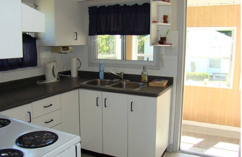 Sauble Beach Cabaña | WATERFRONT! Charming Beach Front Cottage
