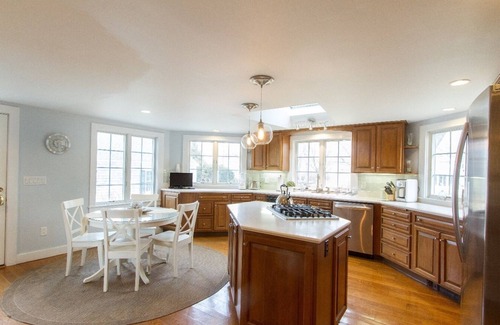 Chatham Casa | Waterfront Chatham Village, paseo corto a la ciudad y playa del faro