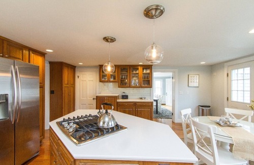 Chatham Casa | Waterfront Chatham Village, paseo corto a la ciudad y playa del faro