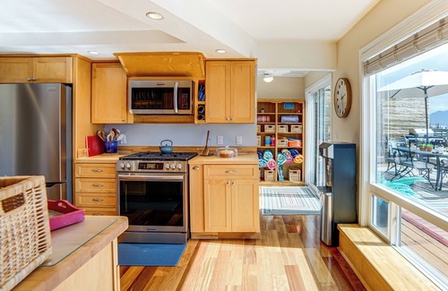 Upper Lake Casa | Waterfront Clear Lake Home w/ Game Room & Deck!