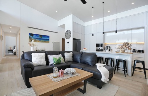 Shell Cove Apartamento | Waterfront Coastal Marina Apartment on waters edge!