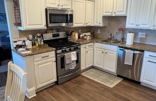 Eastport Condominio | Waterfront condo in Eastport, ONLY available for the Legislative session