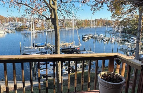Eastport Condominio | Waterfront condo in Eastport, ONLY available for the Legislative session