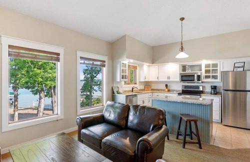 Nisswa Condominio | Waterfront Condo on Gull Lake, Boat Rentals