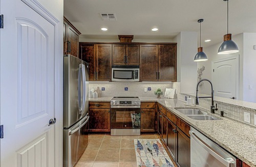 Horseshoe Bay Condominio | Waterfront Condo on Lake LBJ with Pool & Views!