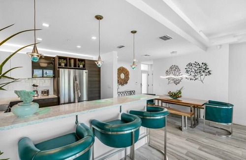 Merritt Island Condominio | Waterfront Condo: Pool, Hot Tub & Water Views!