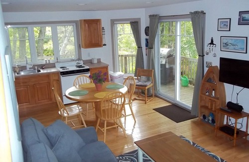 Boothbay Harbor Cabaña | Waterfront Cottage! 2 habitaciones, 2 baños ** A pie de la ciudad * 1/2 milla del puerto