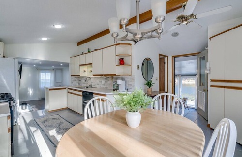 Dexter Casa | Waterfront Cottage w/ Barrel sauna & Fishing Pier