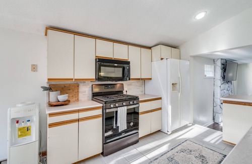 Dexter Casa | Waterfront Cottage w/ Barrel sauna & Fishing Pier