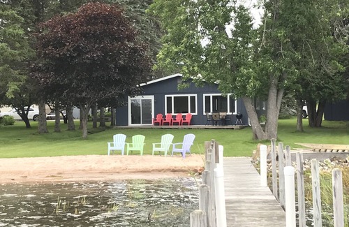 Cedarville Cabaña | Waterfront Cottage con muelle en Les Chenaux Islands, Cedarville MI