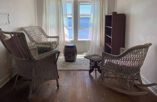 Indianola Casa | Waterfront Craftsman Home