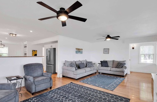 Ridgeway Casa | Waterfront Dock Dog Friendly Kayaks Grill