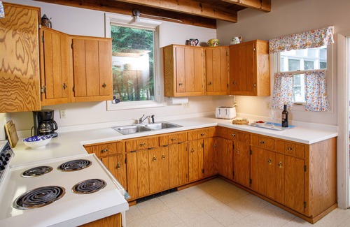 Idlewild Cabaña | Waterfront, Dog Friendly home near Sherwood Point Lighthouse