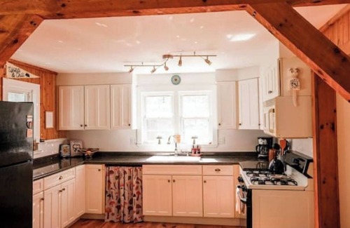 Mount Marion Cabaña | Waterfront, Dog Friendly Cottage, Kayaks/Canoe in the heart of the Catskills