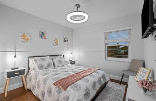Tampa Shores Apartamento | Waterfront Escape 5Bed, 3Bath, Heated Pool