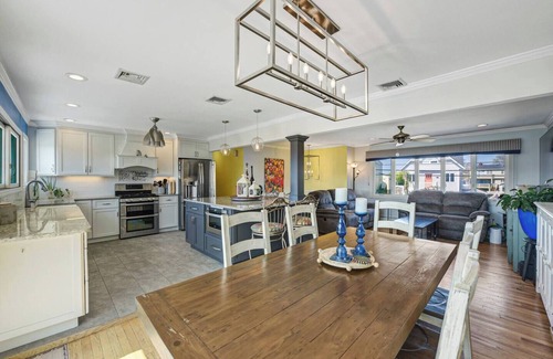 Massapequa Casa | Waterfront Escape in Long Island NY