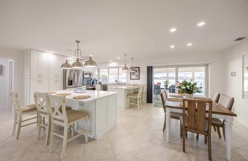 Eight Lakes Casa | Waterfront Escape Luxurious Stay