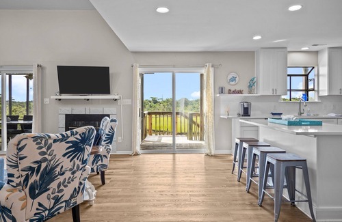Emerald Isle Casa | Waterfront Escape – Golf Cart, Dock, Kayaks & Stunning Marsh Views