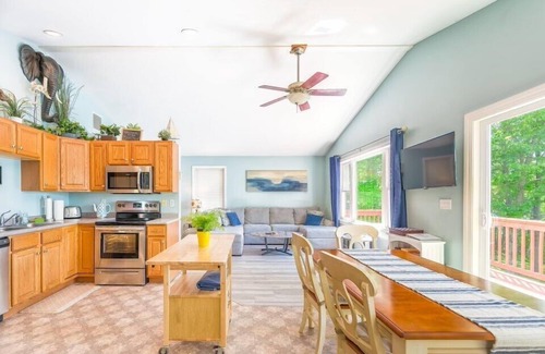 Lochmere Casa | Waterfront Fam-Friendly Lakehouse w/Outdoor Sauna