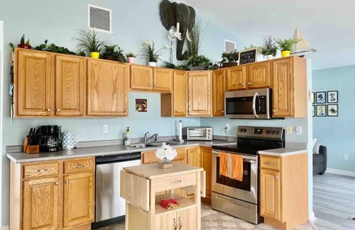 Lochmere Casa | Waterfront Fam-Friendly Lakehouse w/Outdoor Sauna