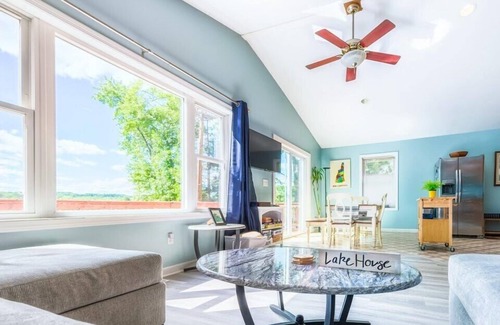 Lochmere Casa | Waterfront Fam-Friendly Lakehouse w/Outdoor Sauna