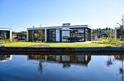 Loosdrecht Casa | Waterfront Family Retreat