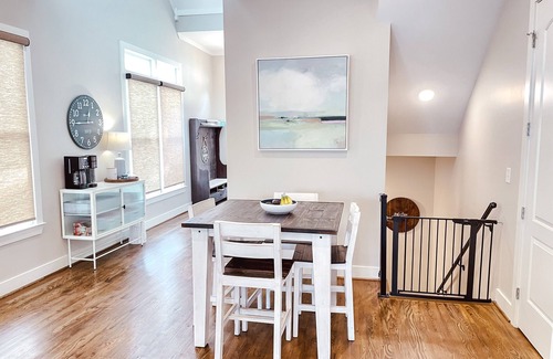 Cullman Casa | Waterfront family home on Smith Lake