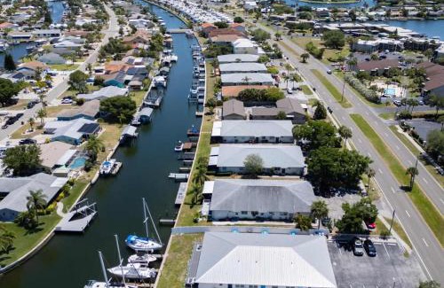 Apollo Beach Casa | Waterfront-Family & Pet Friendly for 6