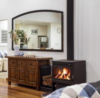 Dawesville Casa | Waterfront Family Retreat Wood Fire Wknd Market