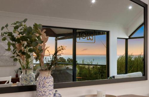 Dawesville Casa | Waterfront Family Retreat Wood Fire Wknd Market