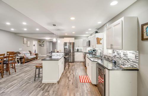 Vergas Casa | Waterfront Family Retreat on Lake Lida with Dock