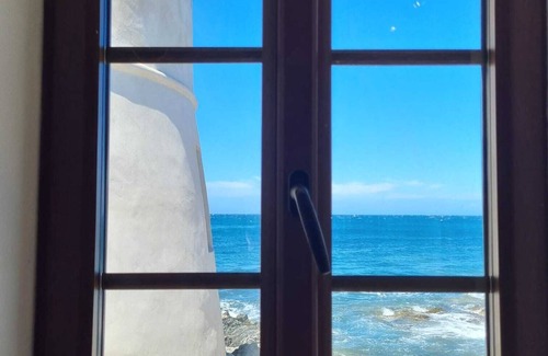 Barcaggio Casa | Waterfront fisherman's cottage