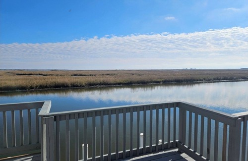 Pointe A La Hache Casa | Waterfront Fishing Camp in Port Sulphur – Private Dock, Scenic Marsh Overlook