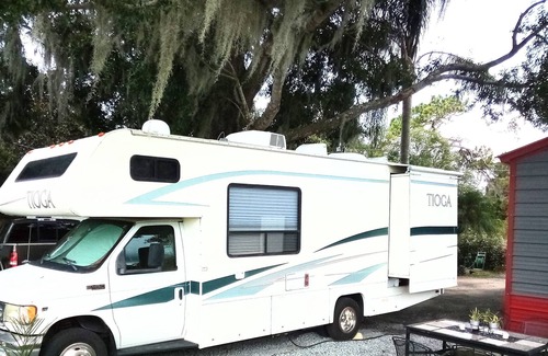 Polk City Casa | Waterfront Glamping Near Orlando