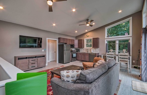Greenwood Casa | Waterfront Greenwood Getaway w/ Deck & Grill!